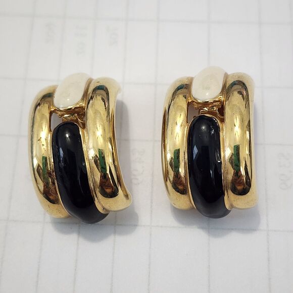Rare Vintage Givenchy Black White Enamel Goldtone Dangle Drop Hoop Clip Earrings - Picture 1 of 12